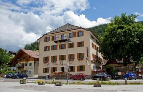 Gasthof Zum Weissen Roessl Sarentino Exteriör bild